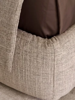 Letto imbottito modello Angle: richiedi ora il prezzo^Flou New