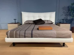 Letto imbottito modello Aurora tre: richiedi ora il prezzo riservato^Poltrona Frau Hot
