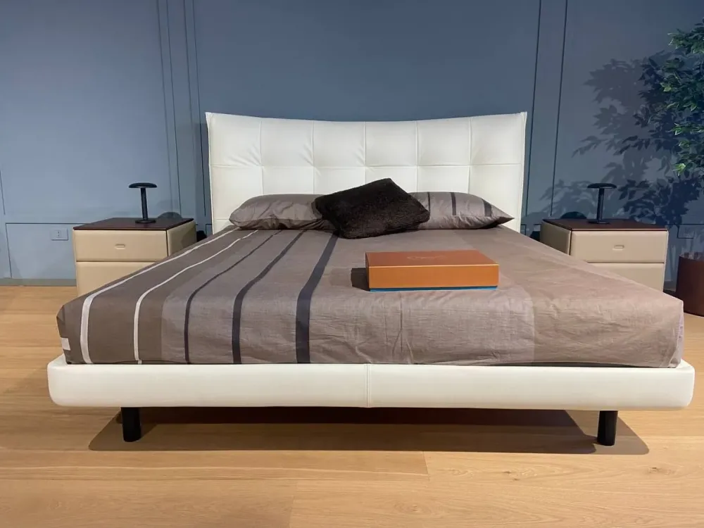 Letto imbottito modello Aurora tre: richiedi ora il prezzo riservato^Poltrona Frau Hot