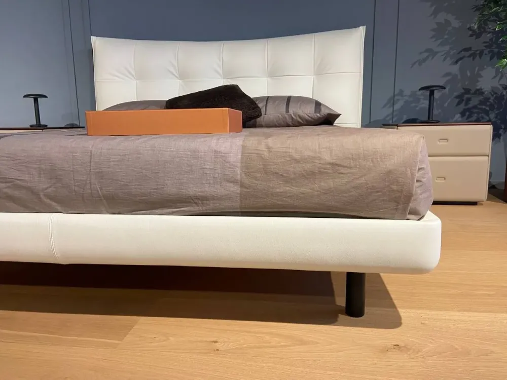 Letto imbottito modello Aurora tre: richiedi ora il prezzo riservato^Poltrona Frau Hot