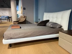 Letto imbottito modello Aurora tre: richiedi ora il prezzo riservato^Poltrona Frau Hot