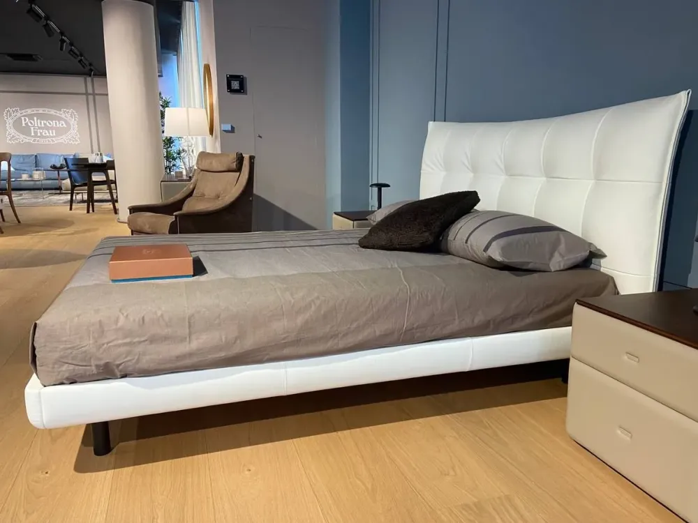 Letto imbottito modello Aurora tre: richiedi ora il prezzo riservato^Poltrona Frau Hot