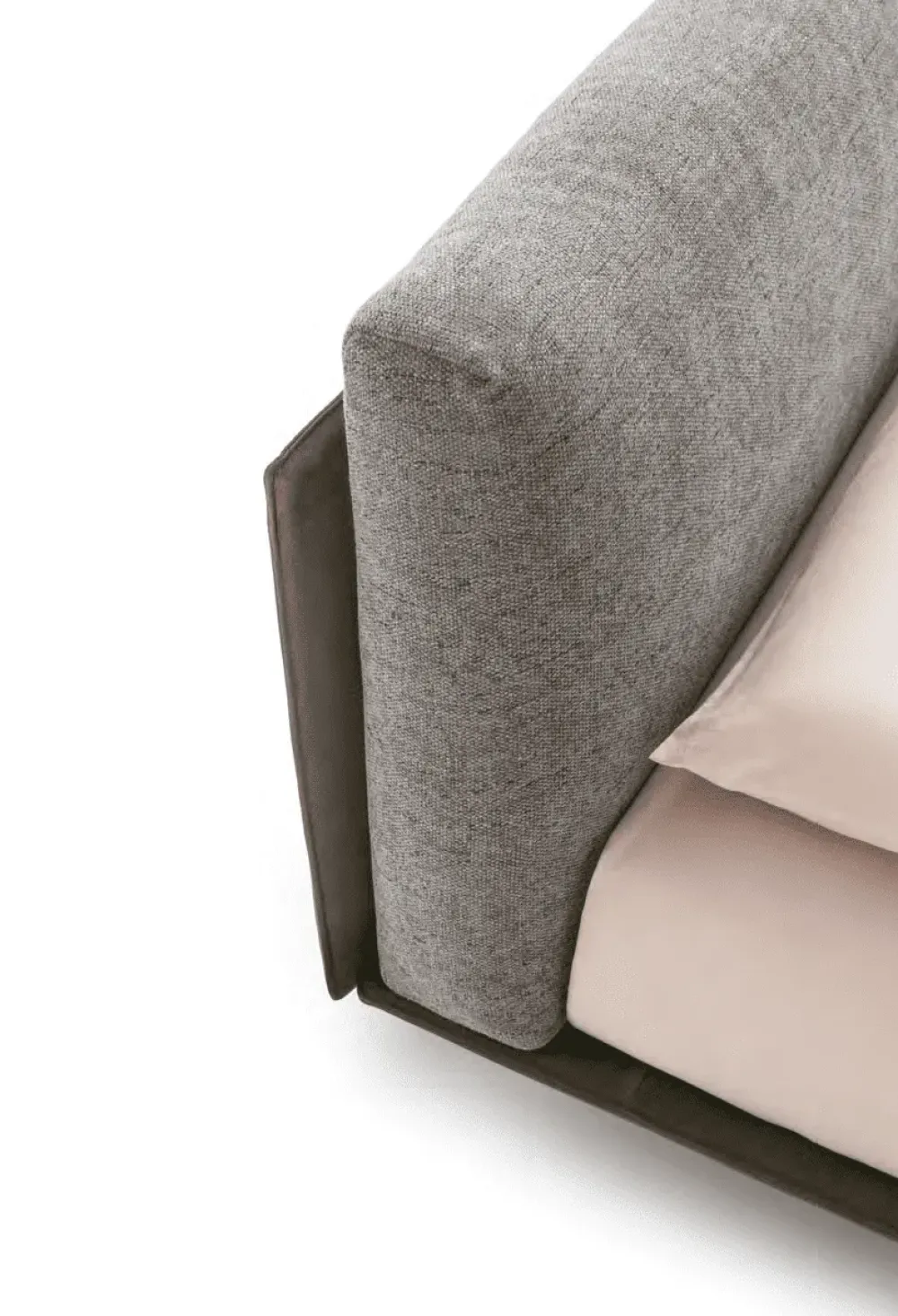 Letto imbottito modello Essential di scontato 40%^Le Comfort Sale