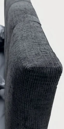 Letto imbottito modello Enrica: richiedi ora il prezzo riservato Letti