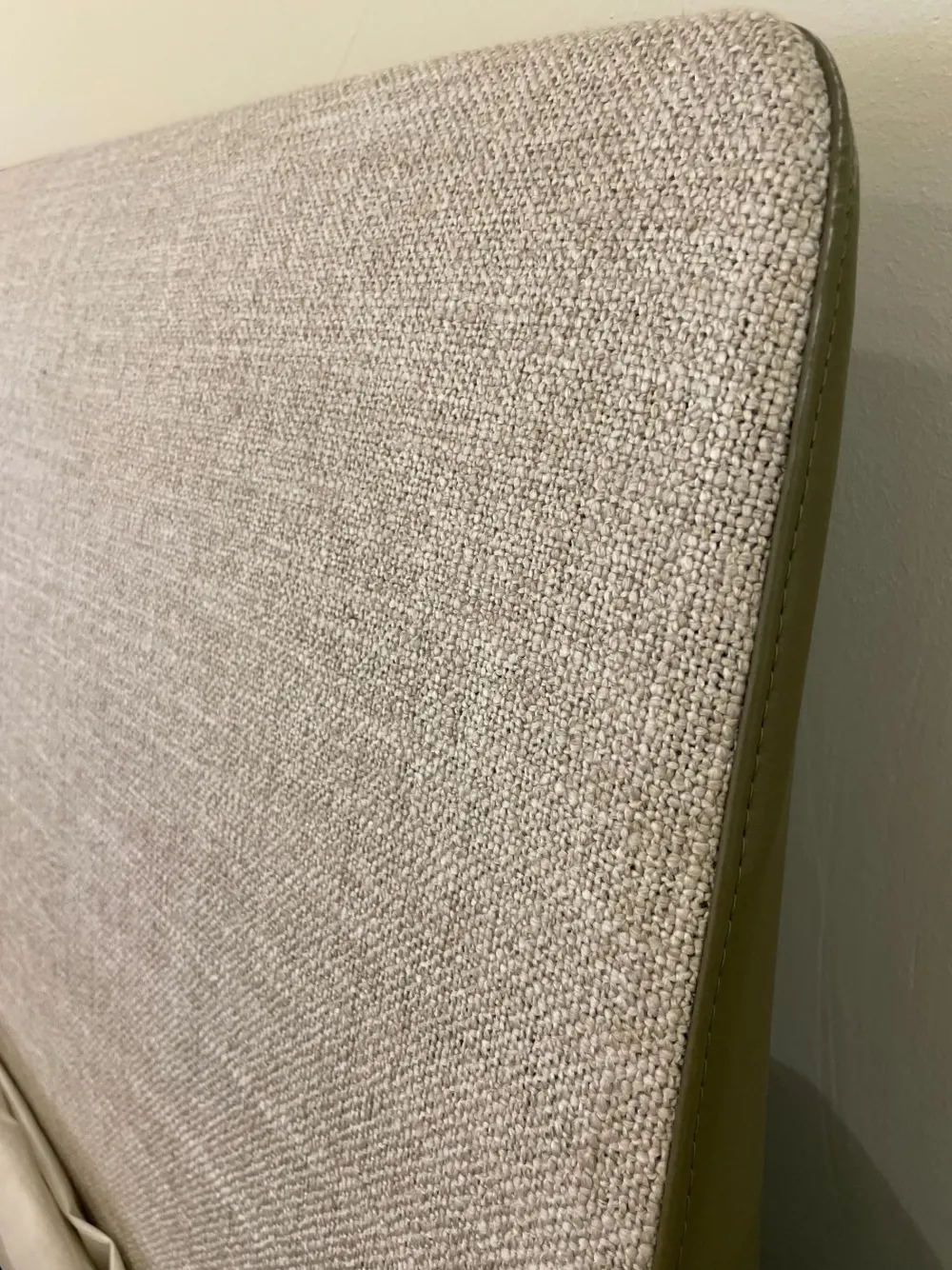 Letto imbottito modello Kelly di scontato 39%^Poliform Outlet