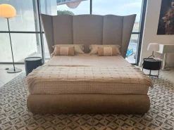 Outlet Letto imbottito modello Opera sipario round: richiedi ora il prezzo riservato Letti