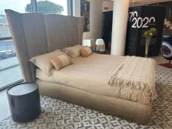 Outlet Letto imbottito modello Opera sipario round: richiedi ora il prezzo riservato Letti
