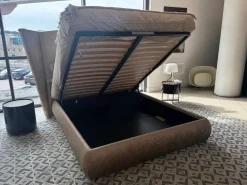 Outlet Letto imbottito modello Opera sipario round: richiedi ora il prezzo riservato Letti