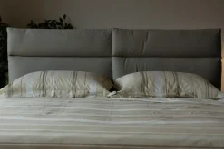 Oggioni Letto imbottito modello Plio di scontato 7%- Letti