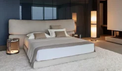 Letto imbottito modello Yuna: contatta il venditore per scoprire il prezzo^Flou Outlet