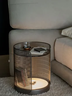 Letto imbottito modello Yuna: contatta il venditore per scoprire il prezzo^Flou Outlet