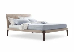 Discount Letto in legno con gambe Spillo a prezzo scontato Letti