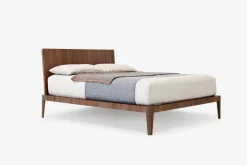 Discount Letto in legno con gambe Spillo a prezzo scontato Letti