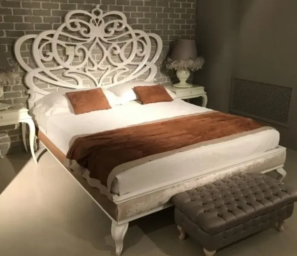 Letto in legno con giroletto Nuveau a prezzo ribassato^Giusti Portos