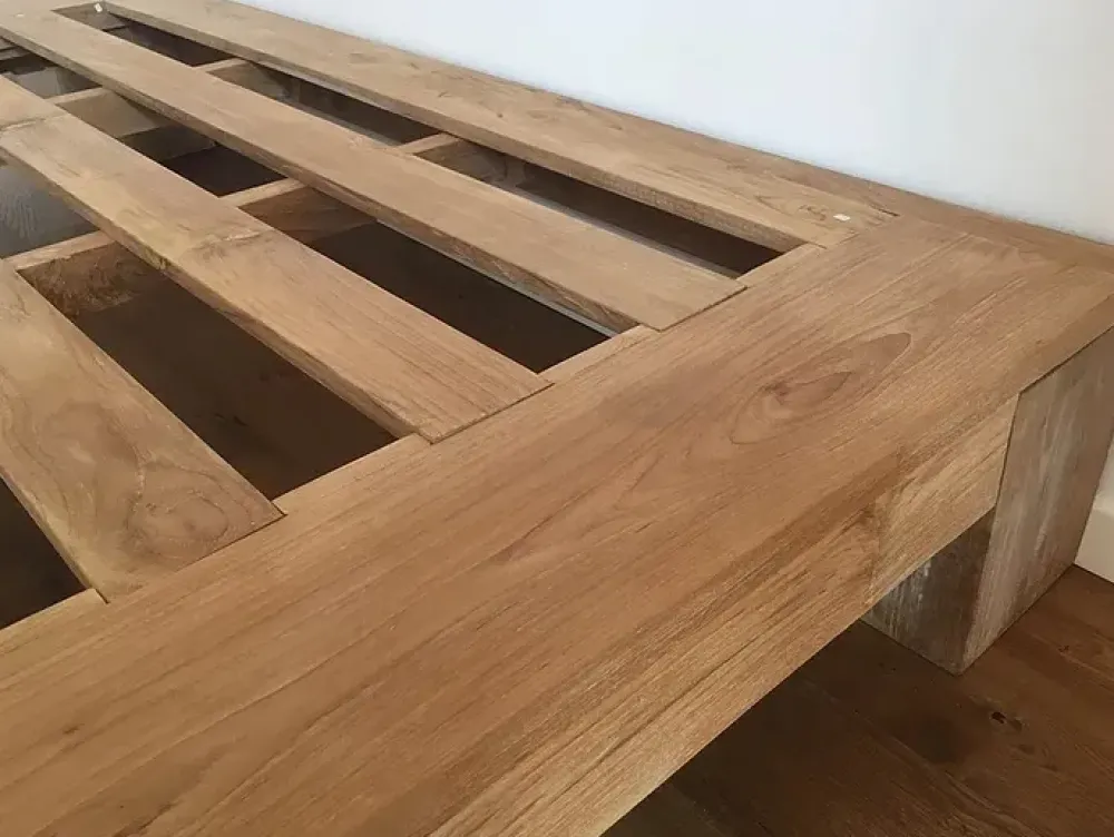 Letto in legno con giroletto Giroletto slat teak massello a prezzo scontato^Artigianale Sale
