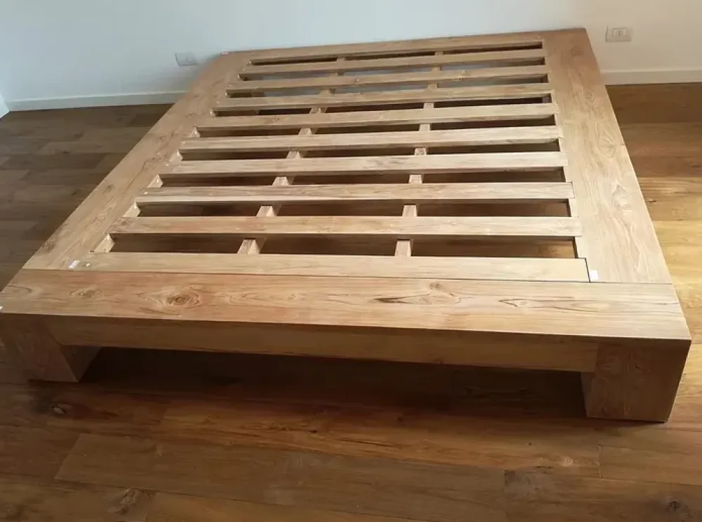 Letto in legno con giroletto Giroletto slat teak massello a prezzo scontato^Artigianale Sale