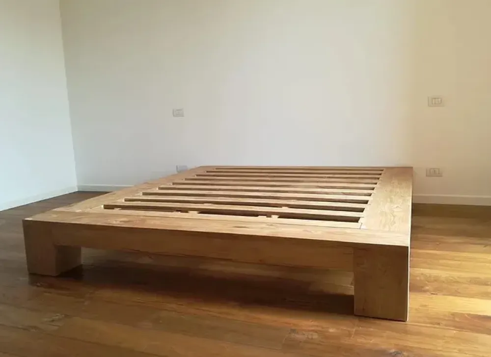 Letto in legno con giroletto Giroletto slat teak massello a prezzo scontato^Artigianale Sale