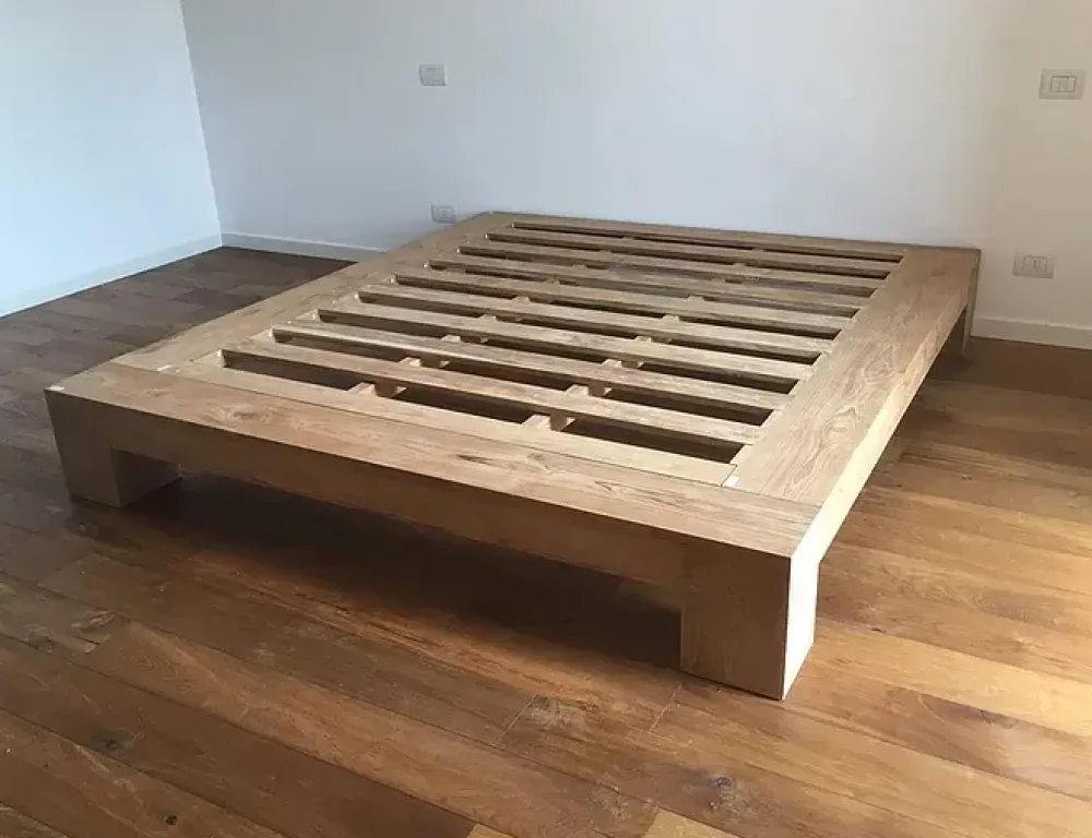 Letto in legno con giroletto Giroletto slat teak massello a prezzo scontato^Artigianale Sale