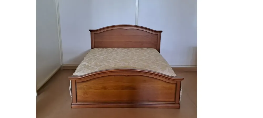 Sale Letto in legno con pediera Borgo antico a prezzo ribassato Letti
