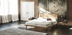 Cattelan Italia Letto matrimoniale Amadeus con gambe in legno prezioso.- Letti