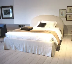 Letto matrimoniale con contenitore Bold a prezzo ribassato^Gervasoni