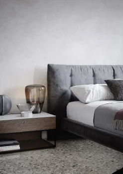 Letto matrimoniale con gambe Tuftè a prezzo scontato^NovaMobili Clearance