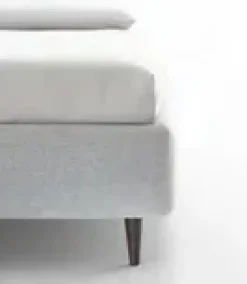 New Letto matrimoniale con gambe Tender a prezzo scontato Letti