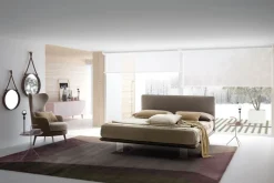 Letto matrimoniale con gambe Snap a prezzo scontato Letti