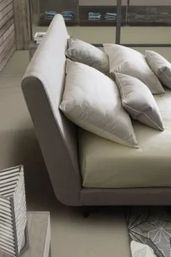 Discount Letto matrimoniale con gambe Metropolitan a prezzo scontato Letti