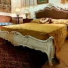 Collezione esclusiva Letto matrimoniale con giroletto Letto matrimoniale in massello di noce laccato bianco a prezzo ribassato- Letti