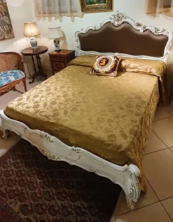 Collezione esclusiva Letto matrimoniale con giroletto Letto matrimoniale in massello di noce laccato bianco a prezzo ribassato- Letti