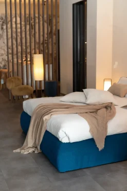 B&B Italia Letto matrimoniale con giroletto Bamboletto a prezzo scontato- Letti