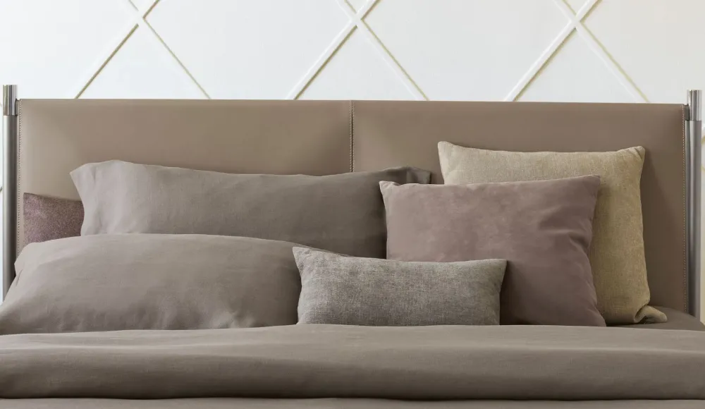 Flou Letto matrimoniale con piedini Iko a prezzo riservato- Letti