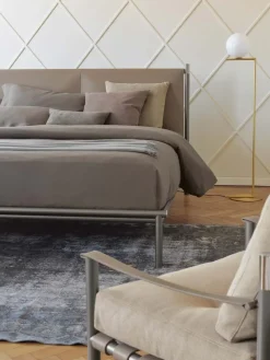 Flou Letto matrimoniale con piedini Iko a prezzo riservato- Letti