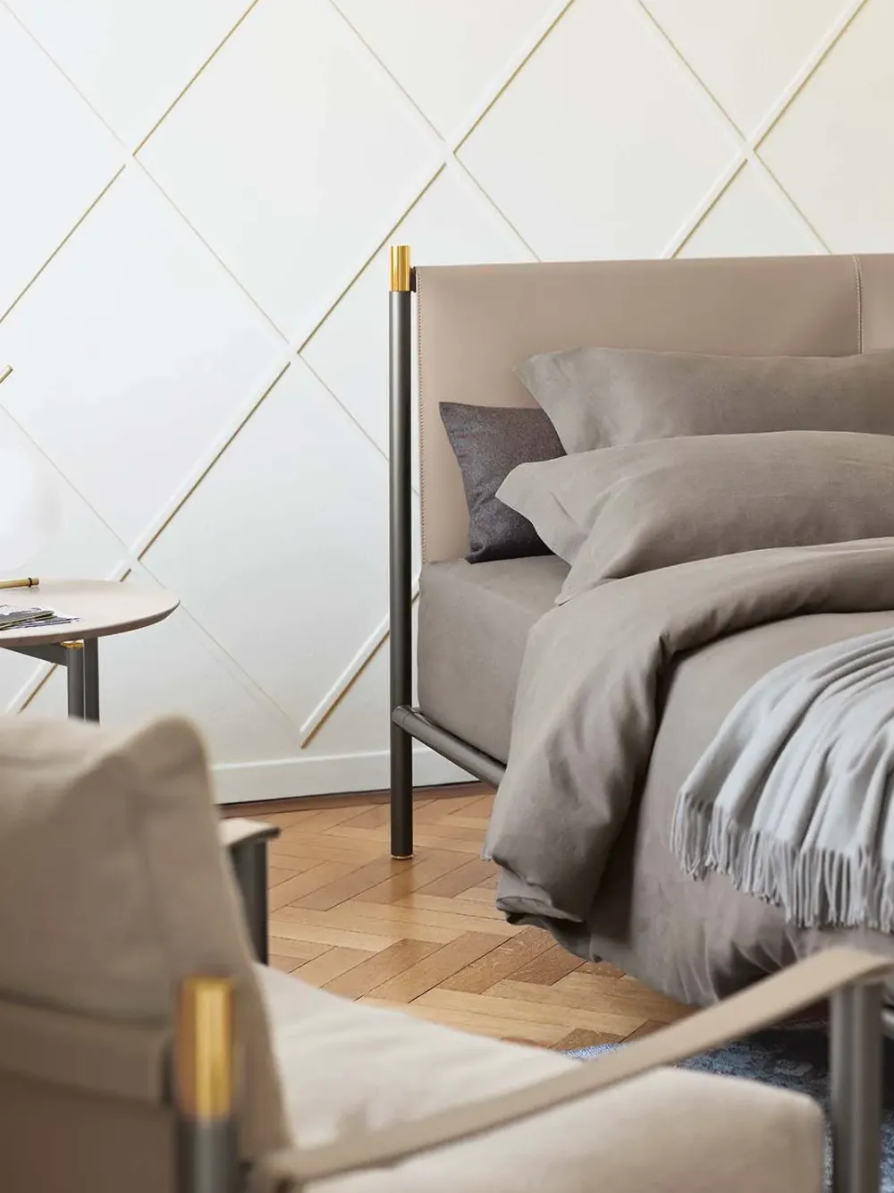 Flou Letto matrimoniale con piedini Iko a prezzo riservato- Letti