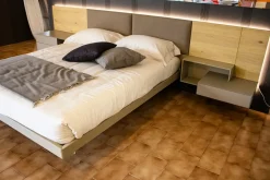 Online Letto matrimoniale con piedini Ecletto a prezzo ribassato Letti