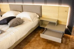 Online Letto matrimoniale con piedini Ecletto a prezzo ribassato Letti