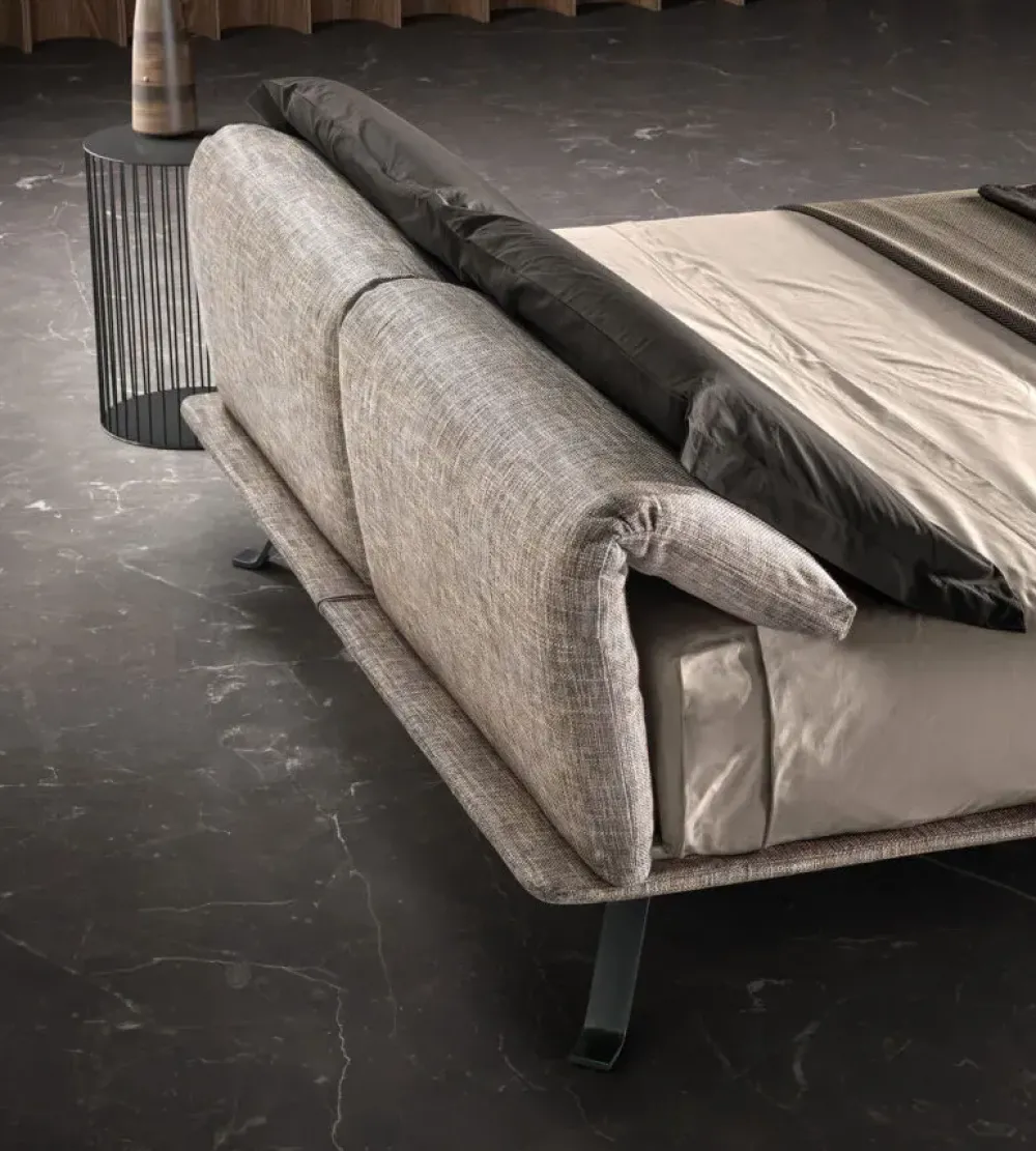 Letto matrimoniale con piedini Just * a prezzo ribassato Letti