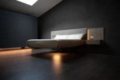 Lago Letto matrimoniale con piedini Fluttua a prezzo scontato- Letti