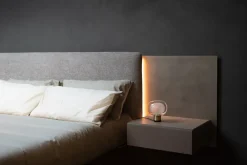 Lago Letto matrimoniale con piedini Fluttua a prezzo scontato- Letti