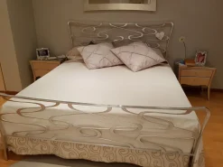 Clearance Letto matrimoniale con piedini Venice a prezzo scontato Letti