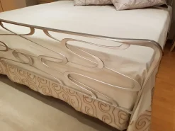 Clearance Letto matrimoniale con piedini Venice a prezzo scontato Letti