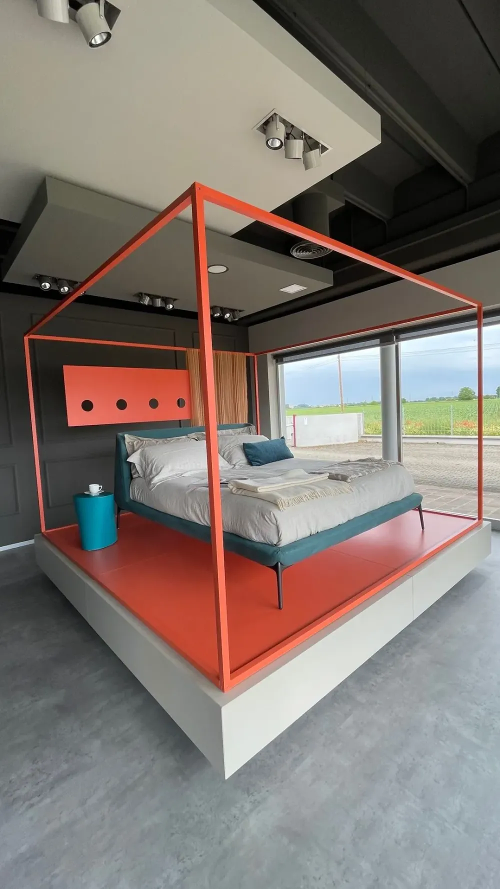 Letto matrimoniale design Velvet a prezzo ribassato^NovaMobili New