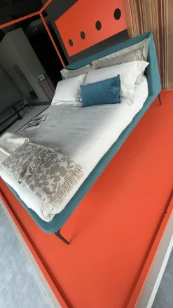 Letto matrimoniale design Velvet a prezzo ribassato^NovaMobili New