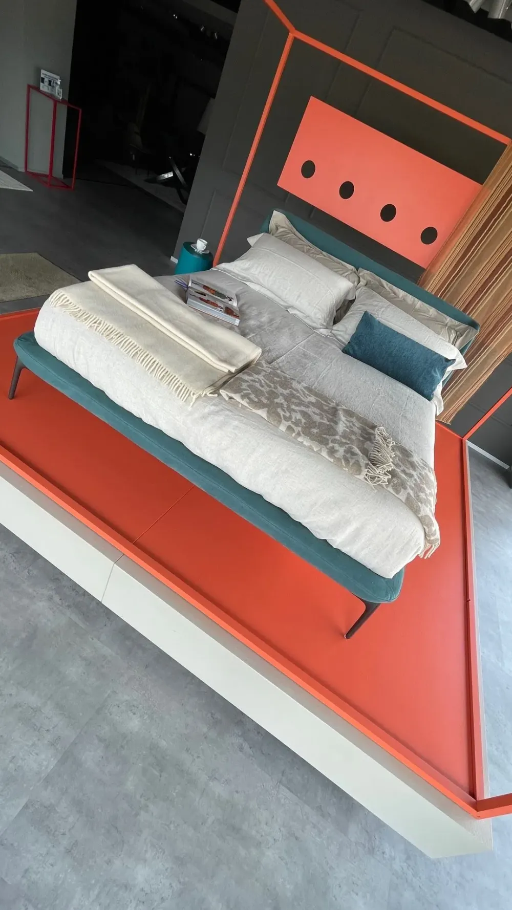 Letto matrimoniale design Velvet a prezzo ribassato^NovaMobili New