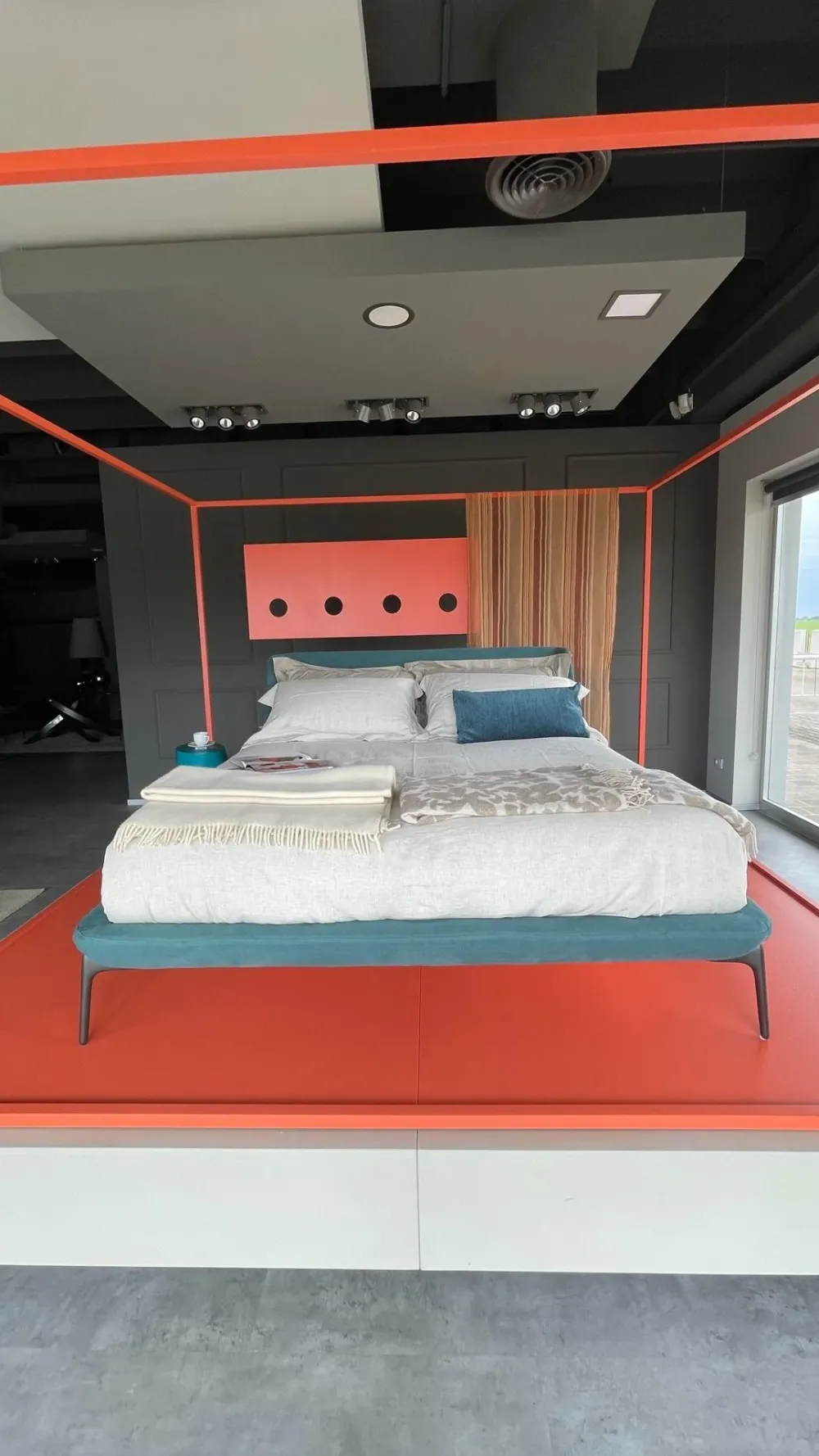 Letto matrimoniale design Velvet a prezzo ribassato^NovaMobili New