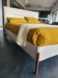 Letto matrimoniale design Verney a prezzo scontato^Altrenotti Outlet