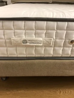 Letto matrimoniale Letto leonardo con un ribasso IMPERDIBILE^Villa Luxury Beds Clearance