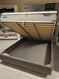 Sale Letto matrimoniale moderno Uno a prezzo ribassato Letti