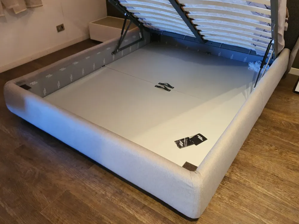 Ditre Italia Letto moderno Bend grigio con un ribasso esclusivo- Letti